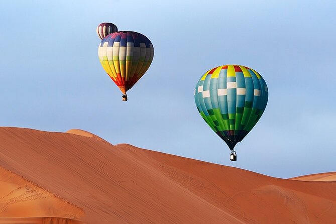 Hot Air Balloon Ride With Gourmet Breakfast and Falcon Show - Getting ready for the balloon flight