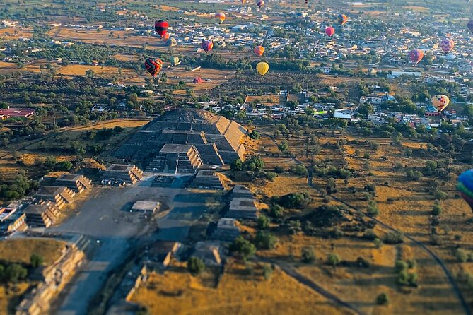 Hot Air Balloon Rides in Teotihuacan with Breakfast - The flight over the Pyramid of the Sun and Moon