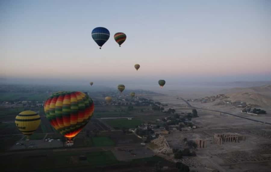 Hot-air Balloon Visit Kings Valley Tombs Hatshpsuit Boatride - A 90-minute boat ride on the Nile