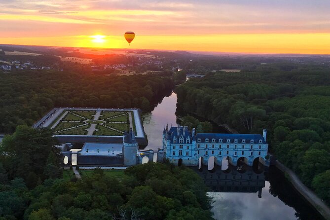 Hot air ballooning: Chambord, Blois, Chenonceau, Cheverny or Chaumont - Meeting at 8 Rue du Grand Mont