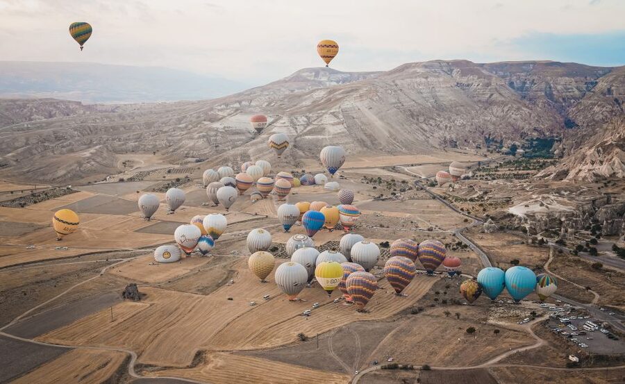 Hot air balloons in Goreme red valley - Key points to know before you book