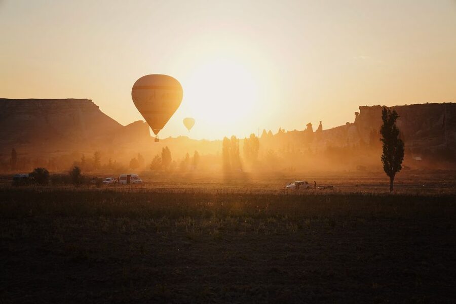 Hot air balloons in Goreme red valley - The early morning pickup matters