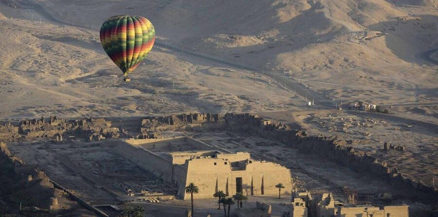 Hurghada: 2-Day Luxor Tour with Hotel, Balloon, & Boat Ride - A felucca ride at sunset