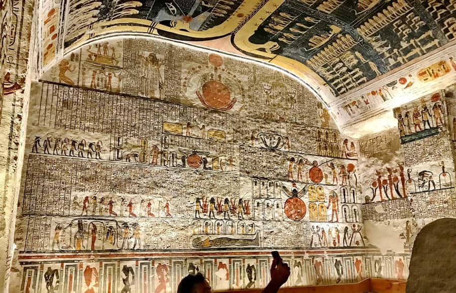 Hurghada: 2-Day Luxor Tour with Hotel, Balloon, & Boat Ride - Valley of the Kings: choose your tombs wisely