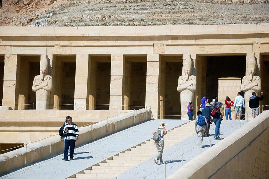 Hurghada: 2-Day Luxor Tour with Hotel, Balloon, & Nile Boat - Karnak Temple: begin with Egypt at full scale