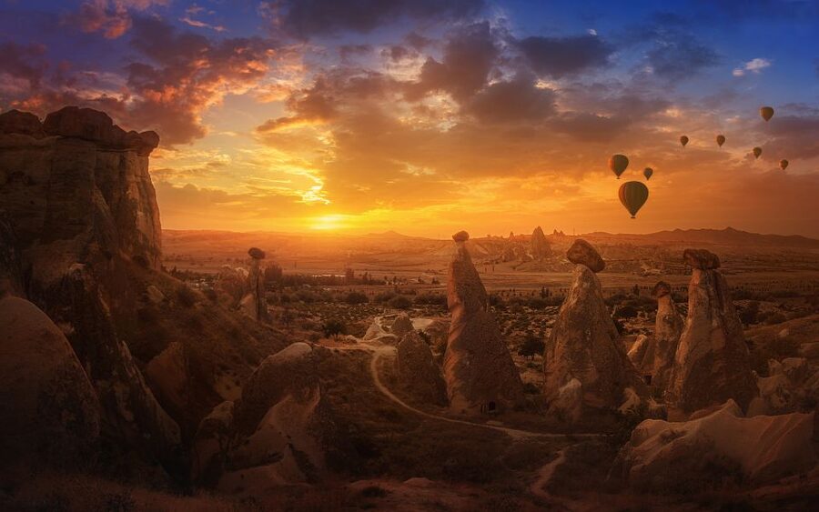 Istanbul: Cappadocia 4-Day Trip by Plane & Hot Air Balloon - What the $1,418 price really covers