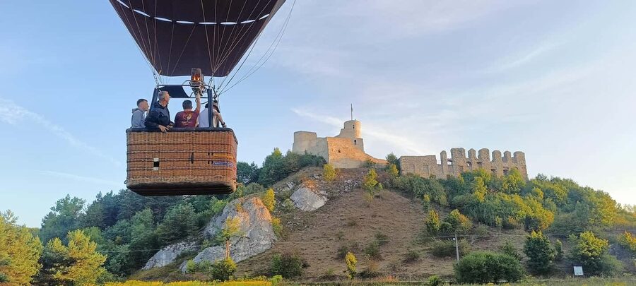 Kraków: Hot Air Balloon Exclusive Tour with Champagne - Is $671 good value for two?