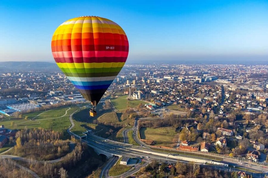 Kraków: Hot Air Balloon Exclusive Tour with Champagne - Landing, champagne, and the extra half-hour