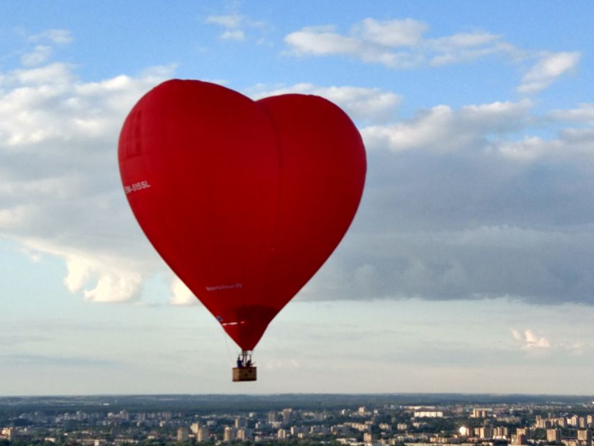 Kraków: Hot Air Balloon Exclusive Tour with Champagne - Meeting the crew at the launch site