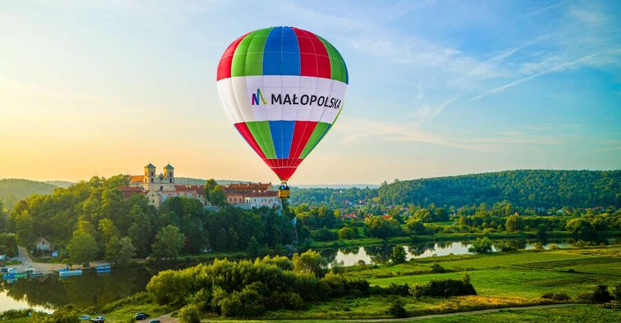 Kraków: Hot Air Balloon Flight with Champagne - The first 10 minutes: safety before scenery