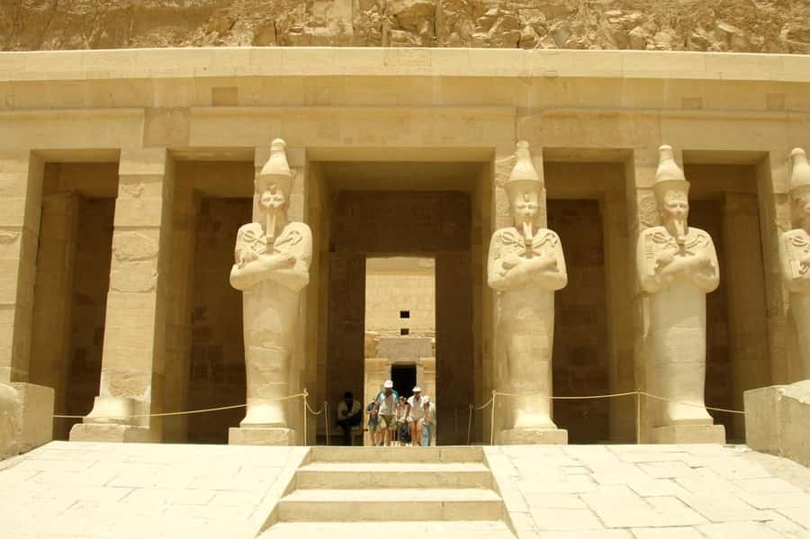 Luxor: 3-Day Nile Cruise to Aswan with Hot Air Balloon - Guides, communication, and shopping stops