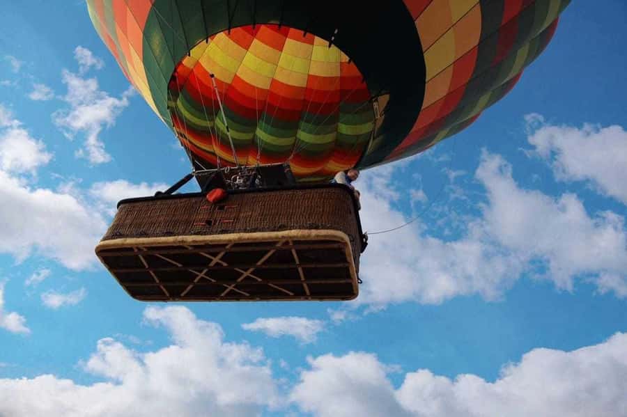 Luxor: Deluxe Sunrise Hot Air Balloon - Getting ready at the West Bank launch site