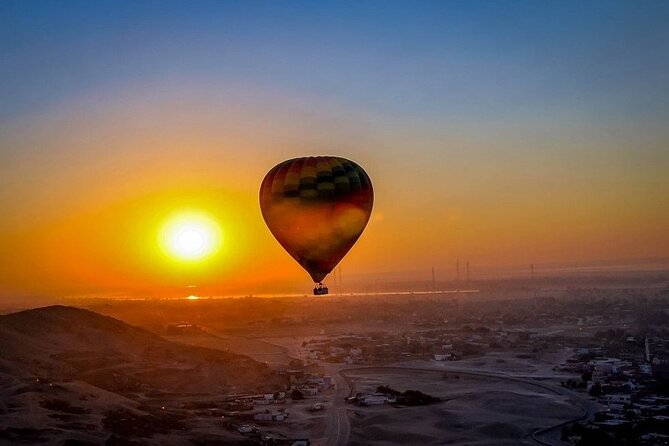 Luxor Full Day Tour with Hot air Balloon Trip - Colossi of Memnon: a quick introduction to the West Bank