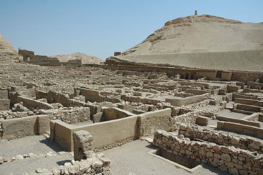 Luxor: Hot Air Balloon & Private tour to West bank and Lunch - Deir el-Medina and the people behind the tombs