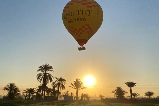 Luxor: Hot Air Balloon Ride before Sunrise - Watching the balloon prepare for takeoff