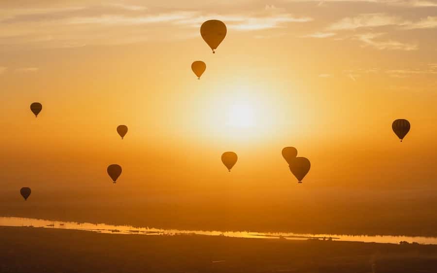 Luxor: Hot Air Balloon Ride over Luxor Relics - The sunrise flight over the West Bank