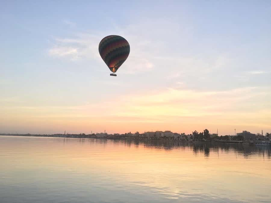Luxor: Hot Air Balloon Ride over the Valley of the Kings - The pilot and ground crew make the difference