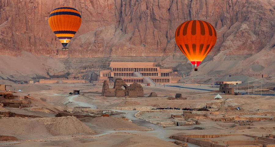Luxor: Morning Hot Air Balloon Ride - Watching the balloon come alive