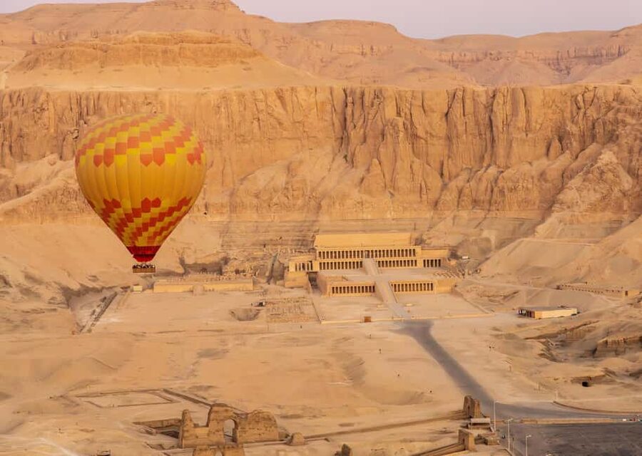 Luxor: Morning Hot Air Balloon Ride - Basket space, heat, and comfort