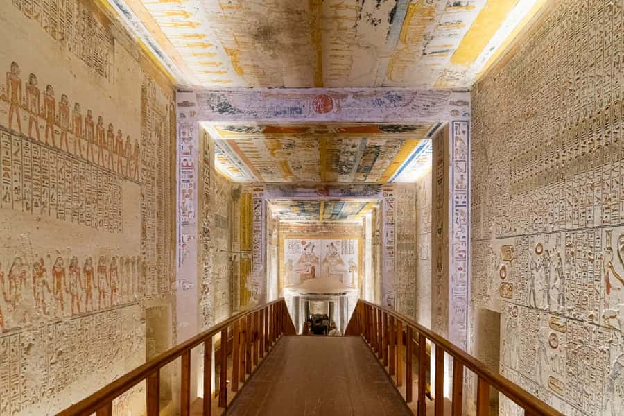 Luxor: West and East Banks All-Inclusive Tour & Balloon Ride - Valley of the Kings: tombs below the desert hills