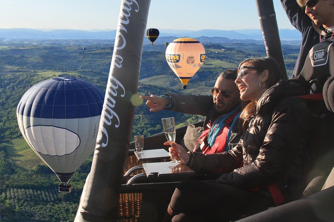 Luxury Balloon Tour in Tuscany - Meeting the captain and preparing the balloon