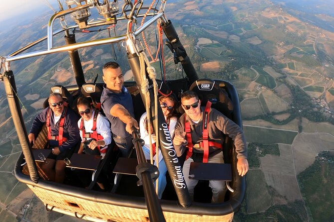 Luxury Balloon Tour in Tuscany - Inside the seated basket