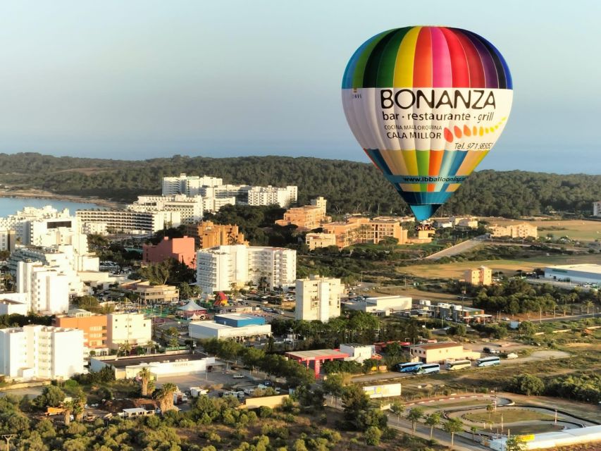 Mallorca: Private Hot Air Balloon Ride - Meeting at Restaurante Bonanza and preparing for takeoff
