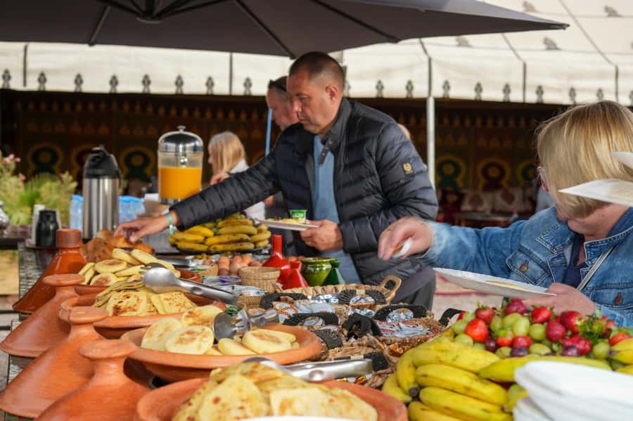 Marrakesh: Early Morning 40-Minute Balloon Flight - The chase back to camp and a proper Moroccan breakfast
