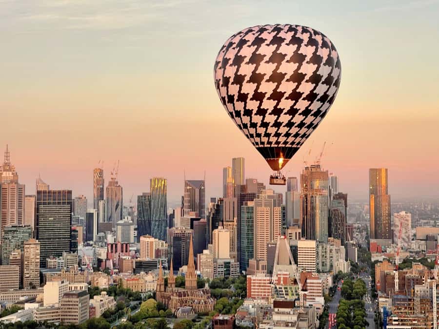Melbourne: 1-Hour Hot Air Balloon Flight at Sunrise - Watching the balloon come alive before sunrise