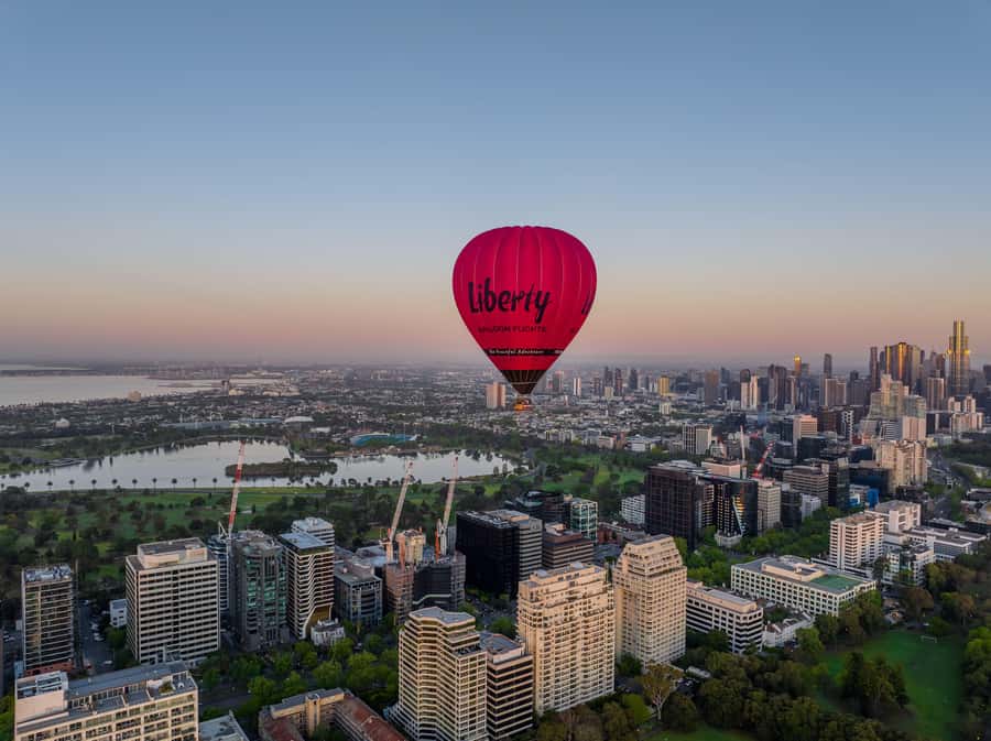 Melbourne: Balloon Flight at Sunrise with Breakfast - Helping prepare the balloon