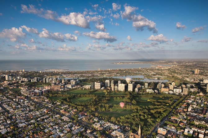 Melbourne sunrise balloon flight & champagne breakfast - Why a Melbourne balloon ride feels different