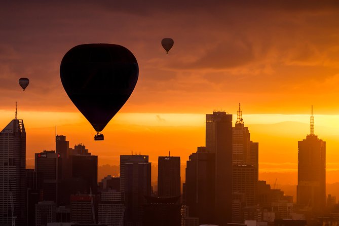 Melbourne sunrise balloon flight & champagne breakfast - Sunrise light and the feel of the flight