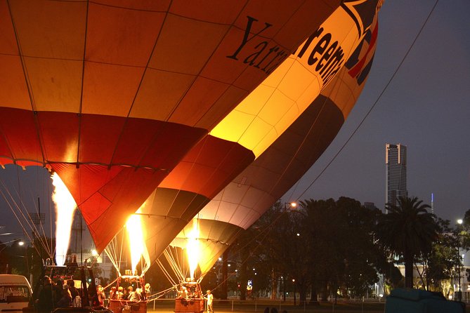 Melbourne sunrise balloon flight & champagne breakfast - The pilots and crew