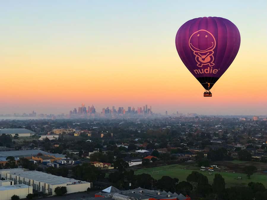 Melbourne: Sunrise Hot Air Balloon Experience with Breakfast - Key points to know before booking