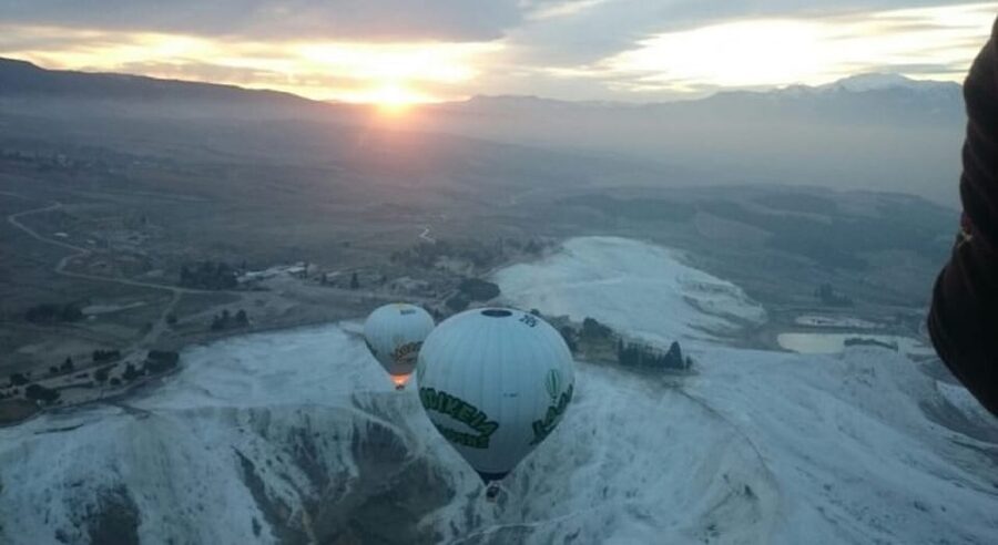 Pamukkale Hot-Air Balloon Tour - Why Pamukkale makes a fine balloon setting