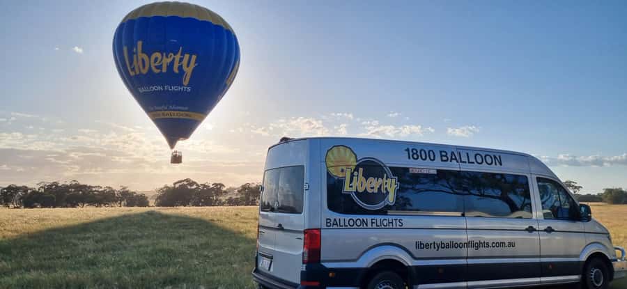Perth: Avon Valley Hot Air Balloon Flight with Breakfast - The early-morning coach ride
