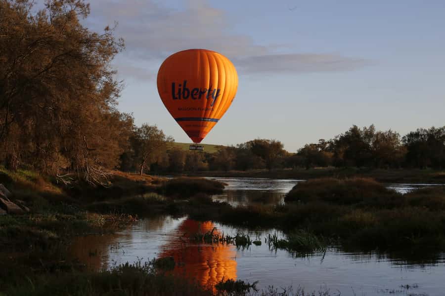 Perth to Northam: Balloon flight including shuttle bus - Why the Avon Valley works so well at sunrise