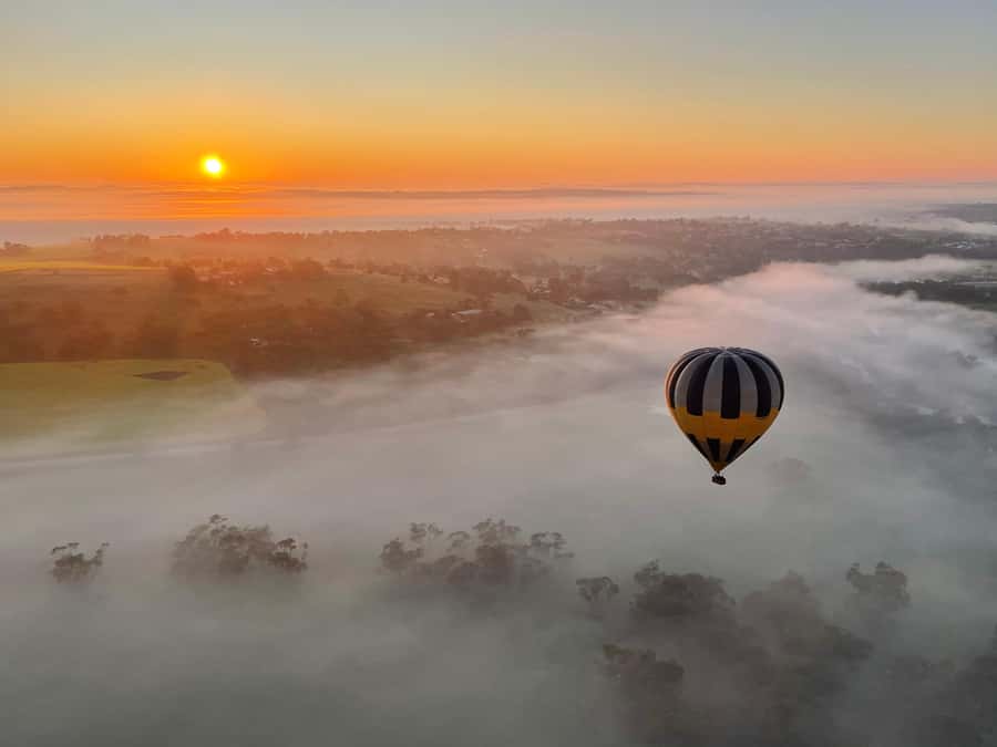 Perth to Northam: Balloon flight including shuttle bus - Watching the balloon come to life
