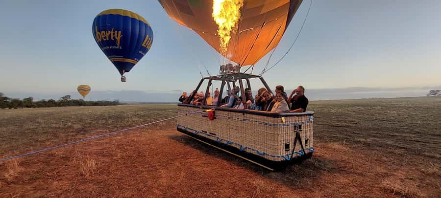 Perth to Northam: Balloon flight including shuttle bus - Landing, pack-up, and the Northam breakfast