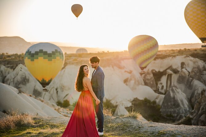 Private Photoshoot with Balloons in Cappadocia - Rose Valley: a second setting with a different mood