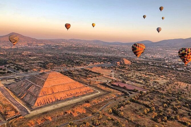 Private Tour: Teotihuacan Pyramids Hot Air Balloon Ride - The 5:00 am start and ride from Mexico City