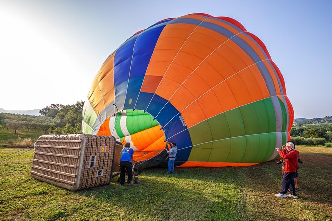 Professional hot air balloon rides at Assisi, Trasimeno in Umbria - One hour above the Umbrian Valley