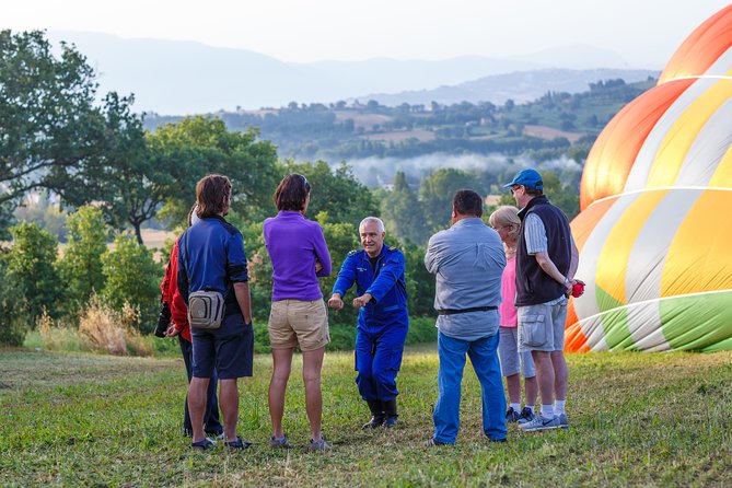 Professional hot air balloon rides at Assisi, Trasimeno in Umbria - Captain Peter’s style in the air