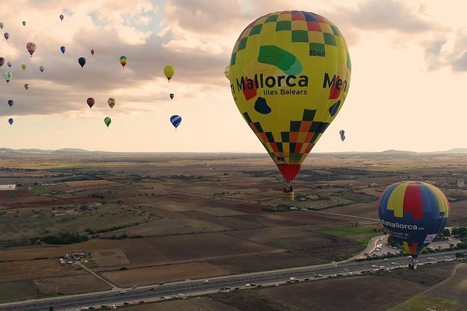 Romantic Sunrise Balloon Tour in Majorca - Watching the Balloon Come to Life