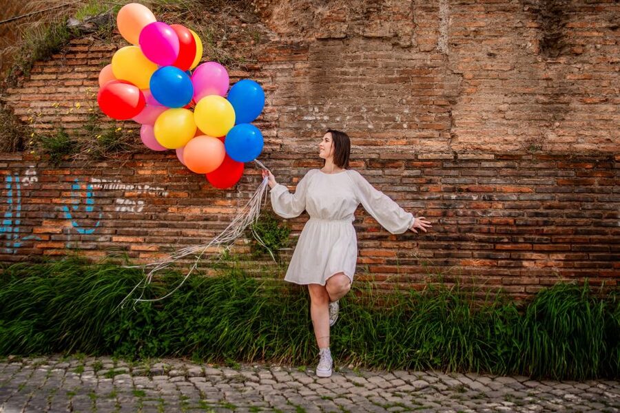 Rome: Professional Photoshoot With Balloons - Posing help for people who dislike posed photos