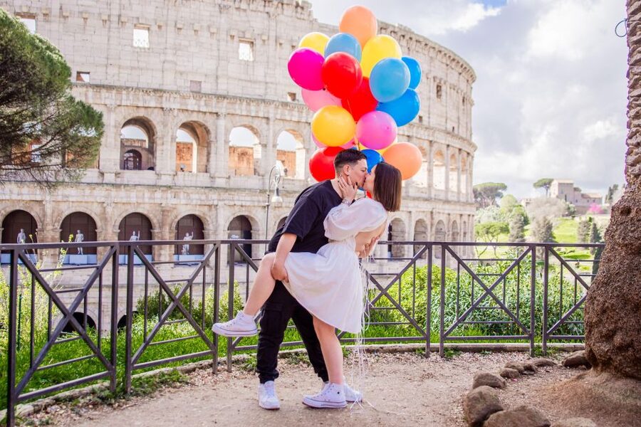 Rome: Professional Photoshoot With Balloons - Edited photos delivered within 48 hours