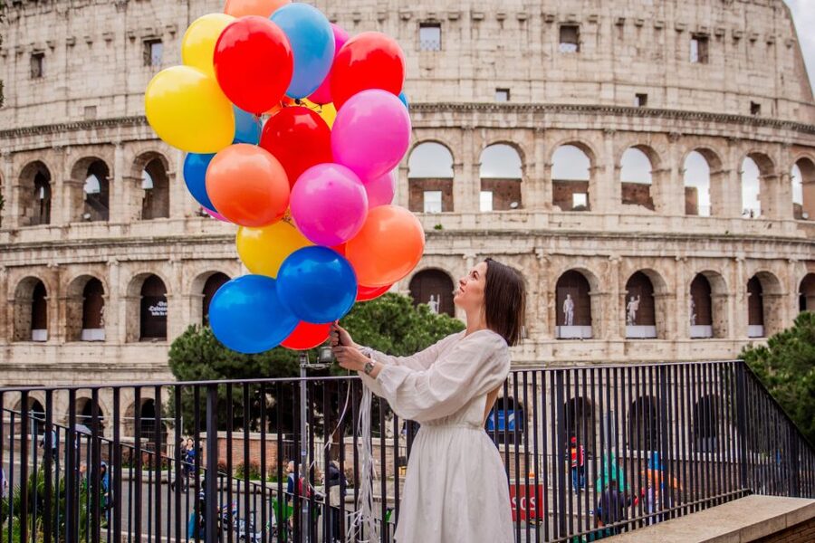 Rome: Professional Photoshoot With Balloons - Who will enjoy this most