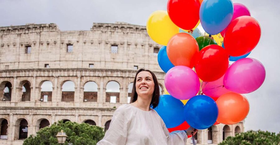 Rome: Professional Photoshoot With Balloons - What the Colosseum photo stop gives you