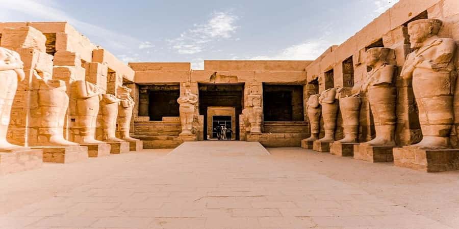 Safaga: Overnight Trip to Luxor with Balloon Ride & Hotel - The long road from Safaga to Luxor