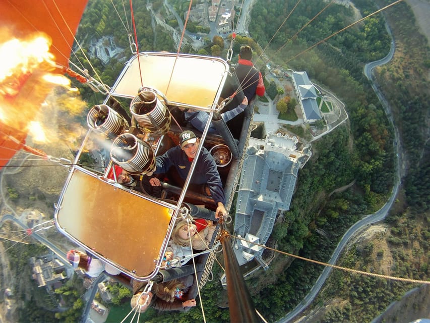 Segovia: Hot-Air Balloon Flight with Optional 3-Course Lunch - The optional three-course Segovian lunch